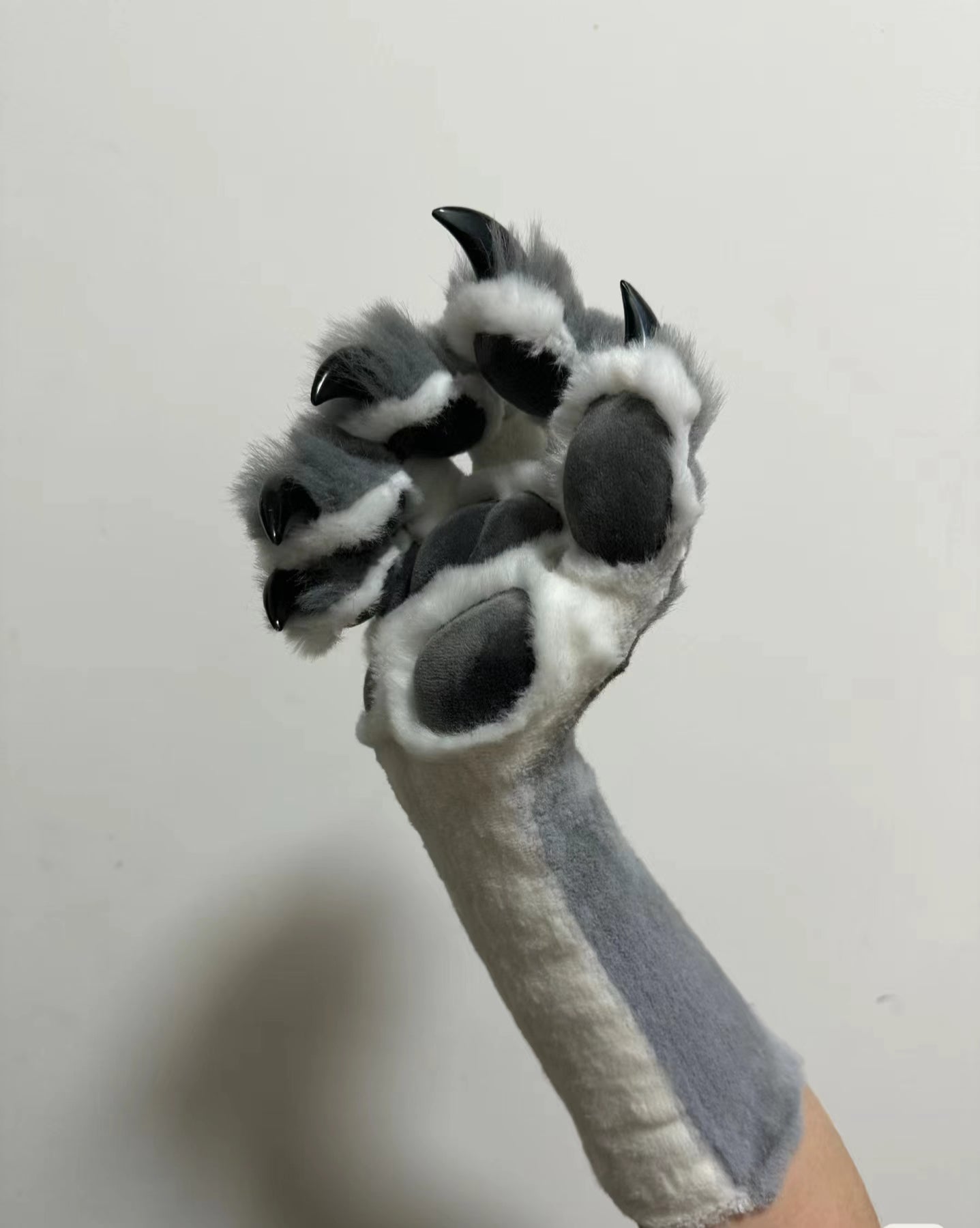 Realistic paws Black and white elastic claws Wolf claw gloves Two-tone fur fabric Black nails Black pads fursuit